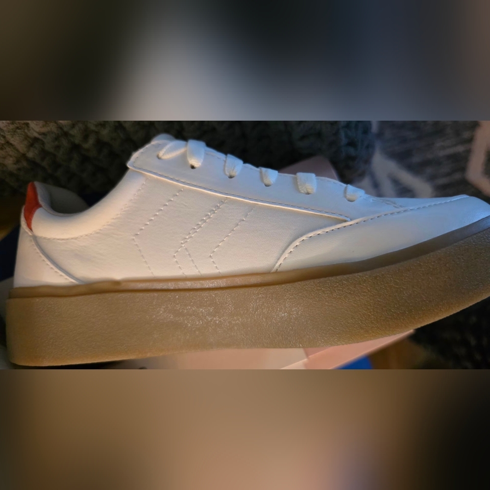 Women's Madison Lace Sneakers - Picture 3 of 8